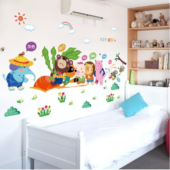 Decal dán tường trang trí - Các thú giúp kéo Củ Cà Rốt 02