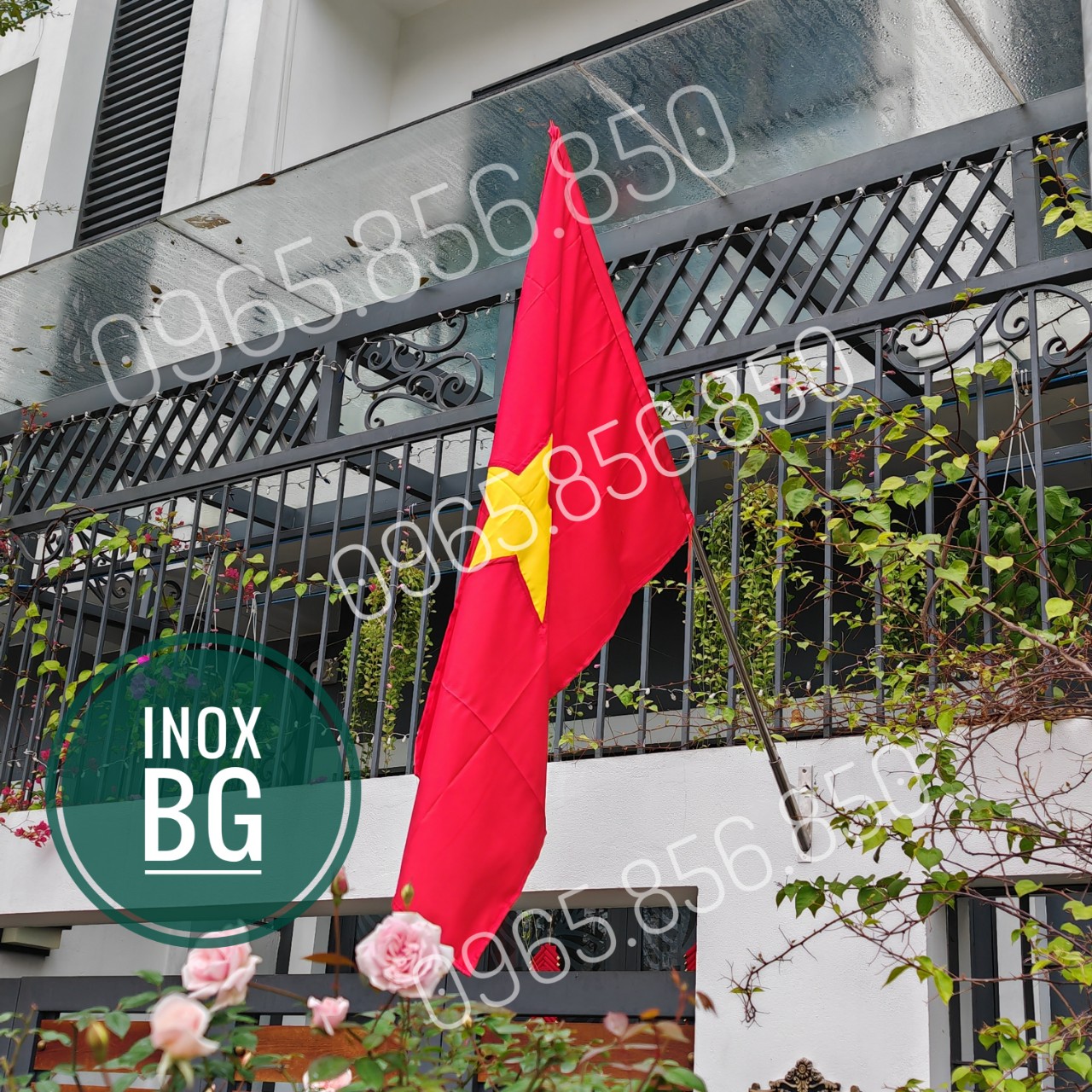 Giá treo cờ nghiêng bằng Inox bắt tường