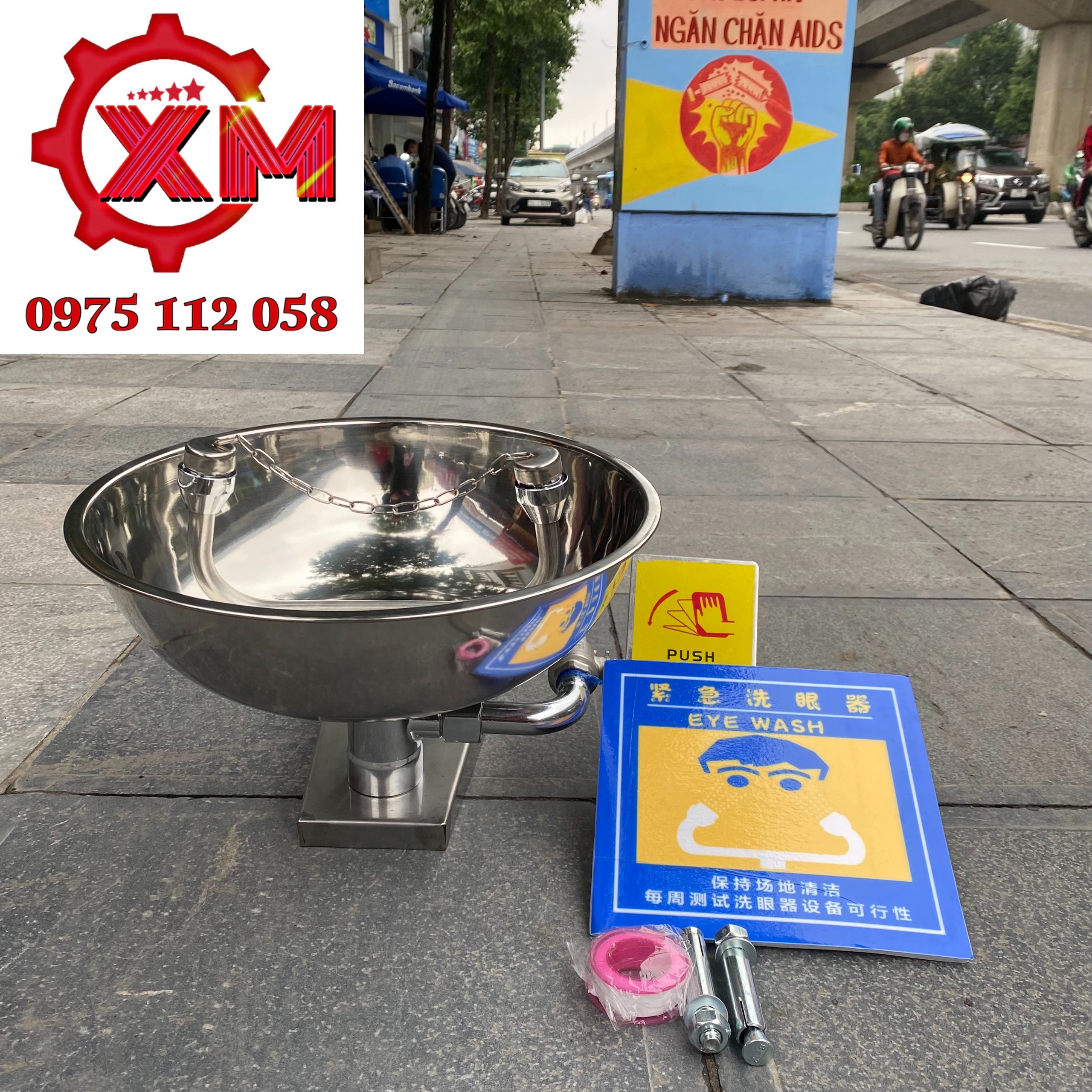 Bồn rửa mắt khẩn cấp gắn tường