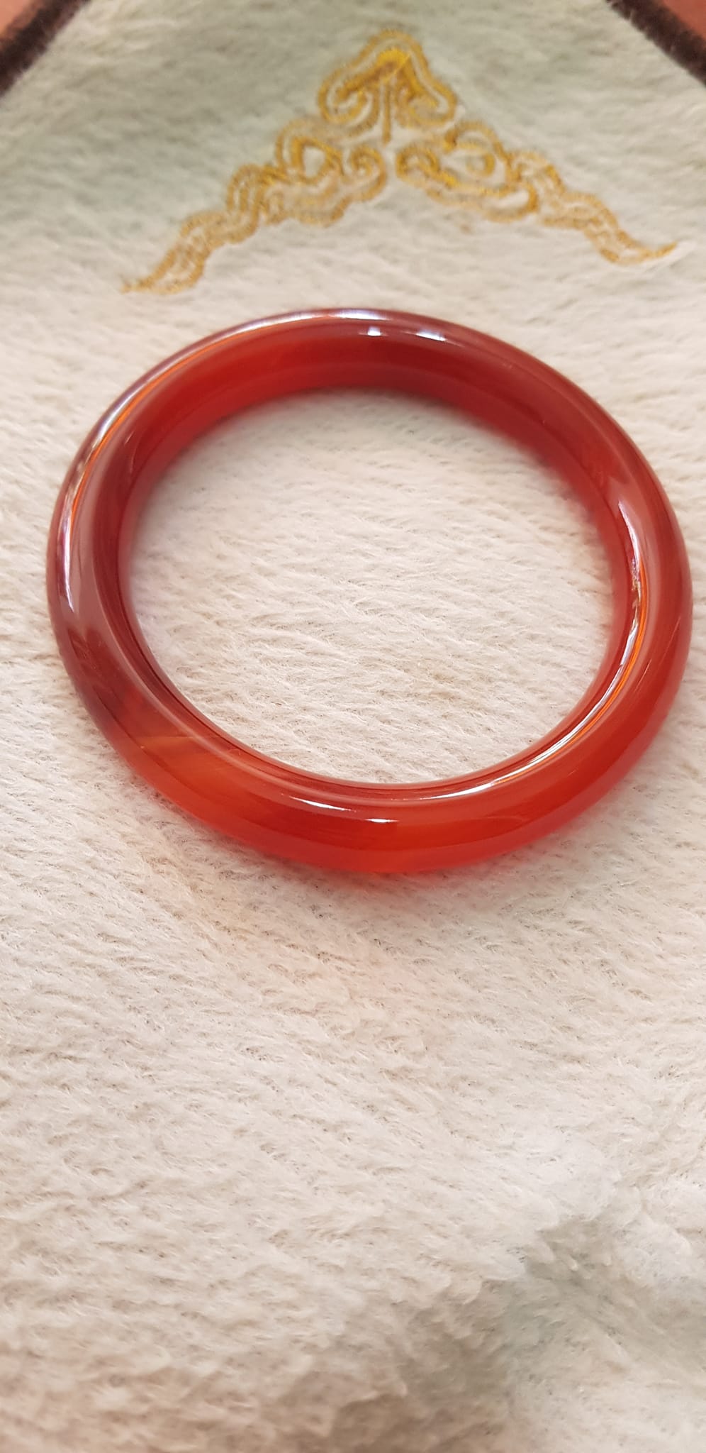 Vòng mã não đỏ Đậm vân ni 58mm x chột 9,2mm Nữ mệnh hỏa mệnh thổ màu đỏ đậm vân là màu chiến thắng Nặng 55kg - 65kg đeo đẹp ạ