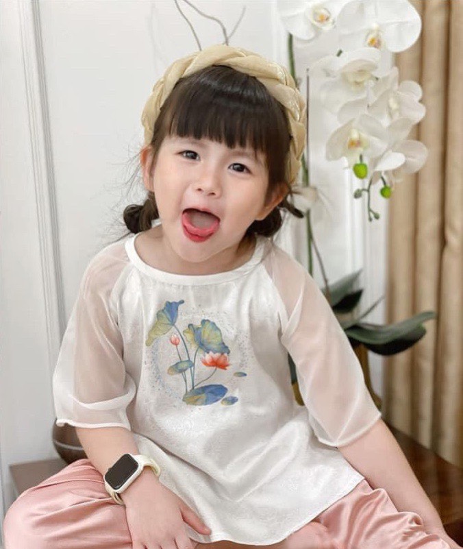 ộ bà ba cho bé gái hoa sen đi chơi biểu diễn đẹp từ 12-40kg chất gấm lụa mềm mát (kèm cài vấn lụa)
