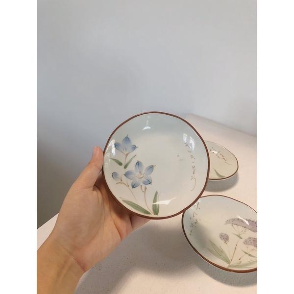 Dĩa chấm hoa viền nâu