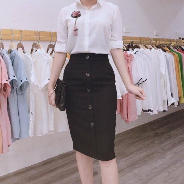Chân vây bút chì đính cúc chính giữa thời trang công sở