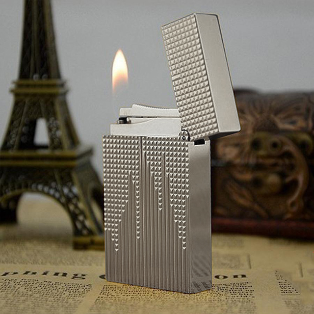 Vỏ Hột Quẹt Bật Lửa Upon D12T Họa Tiết Kẻ Dọc Tạo Lượn Sóng Độc Đáo - Dùng Ga Đá Cao Cấp