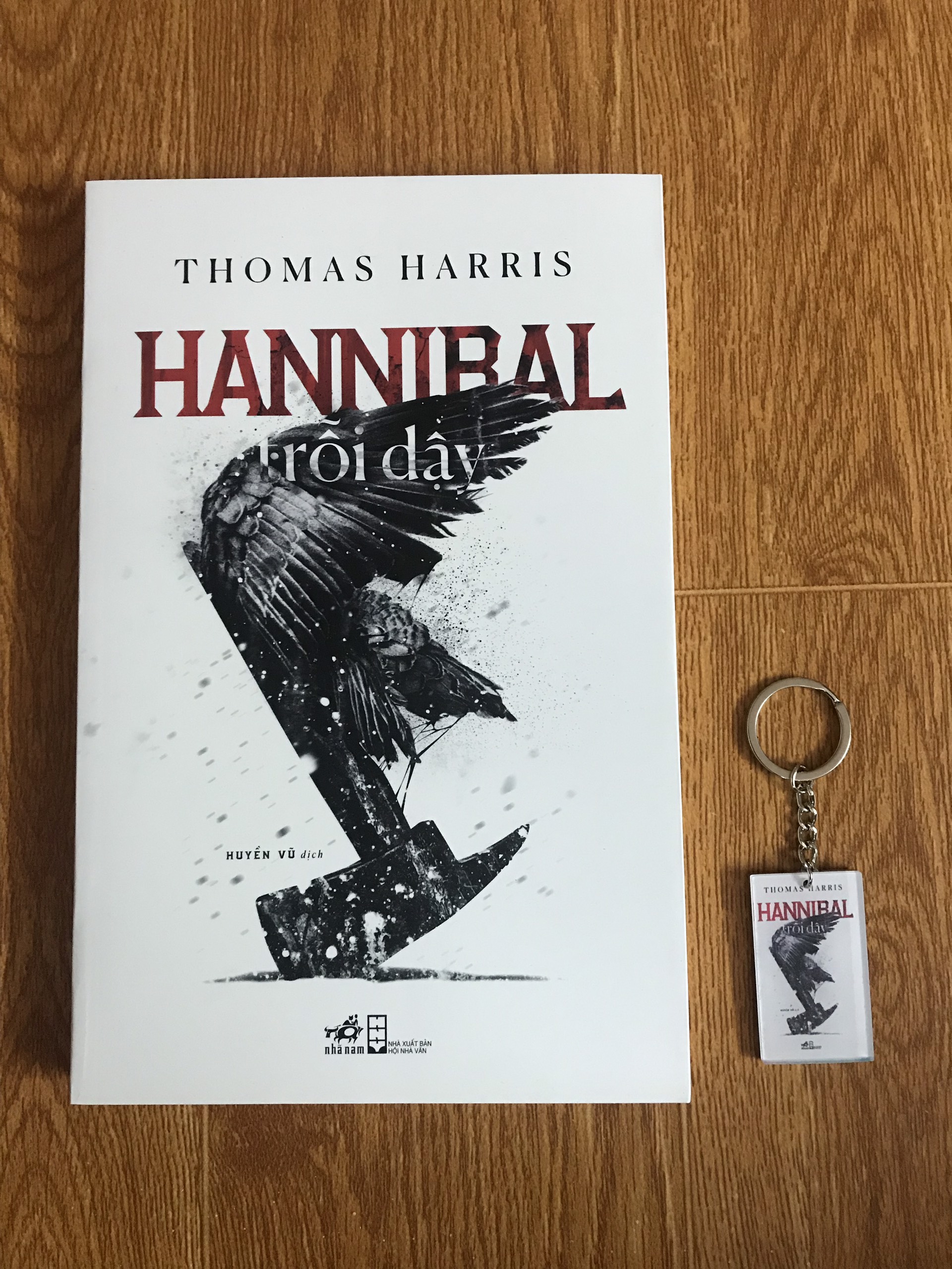 Combo Hannibal trỗi dậy + móc khoá bìa sách