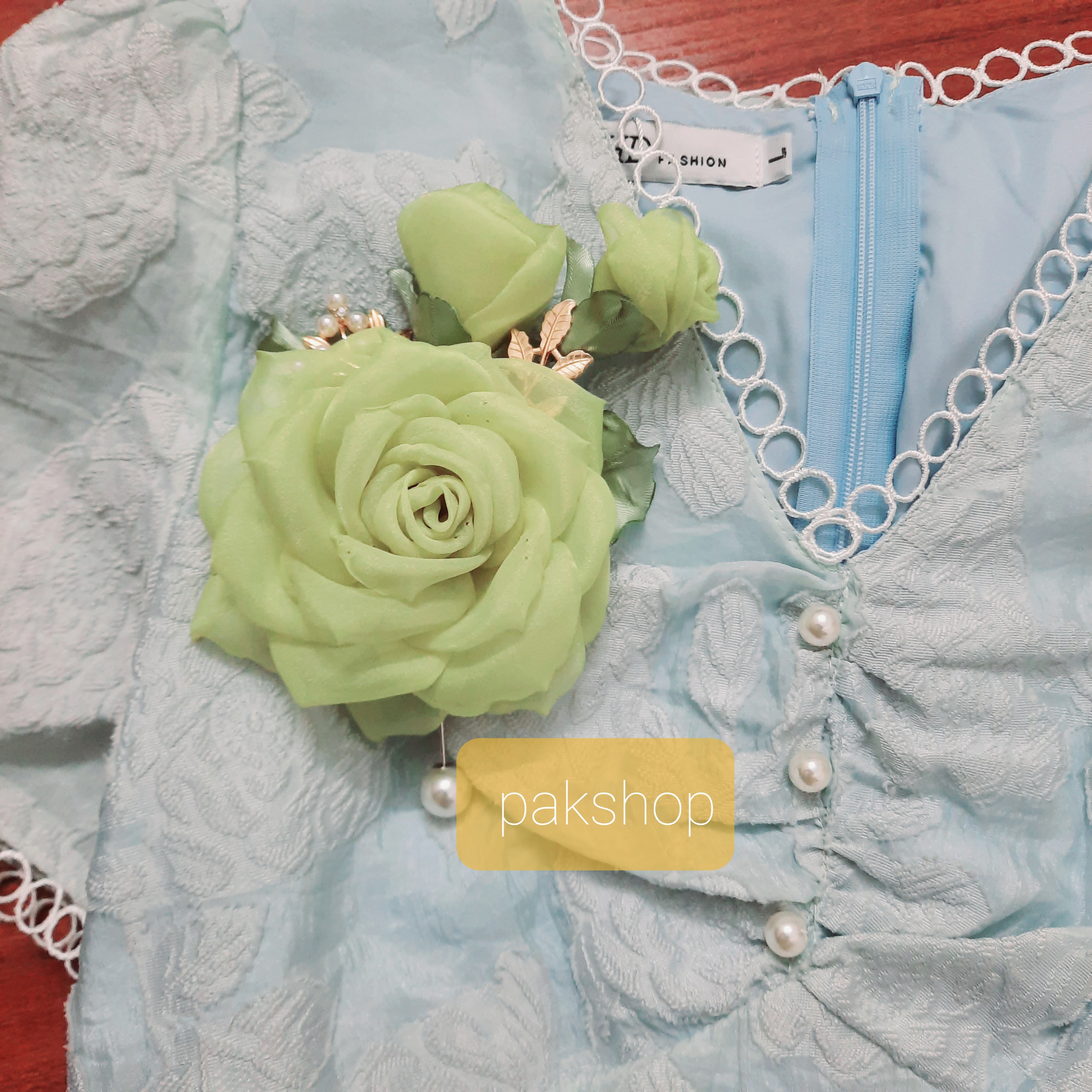 hoa cài áo handmade chùm hoa màu xanh cốm