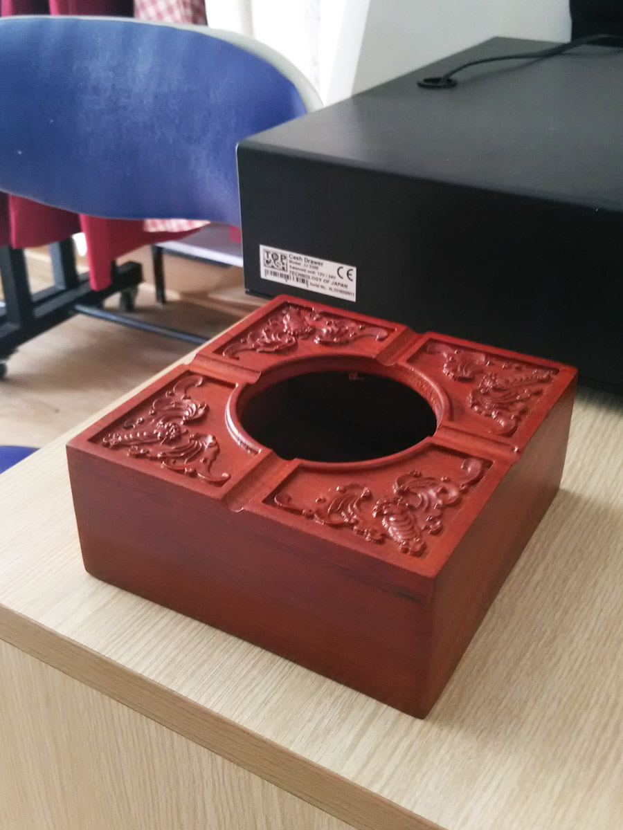 Gạt tạt thuốc gỗ hương quý trạm tích dơi tứ phúc GVD01