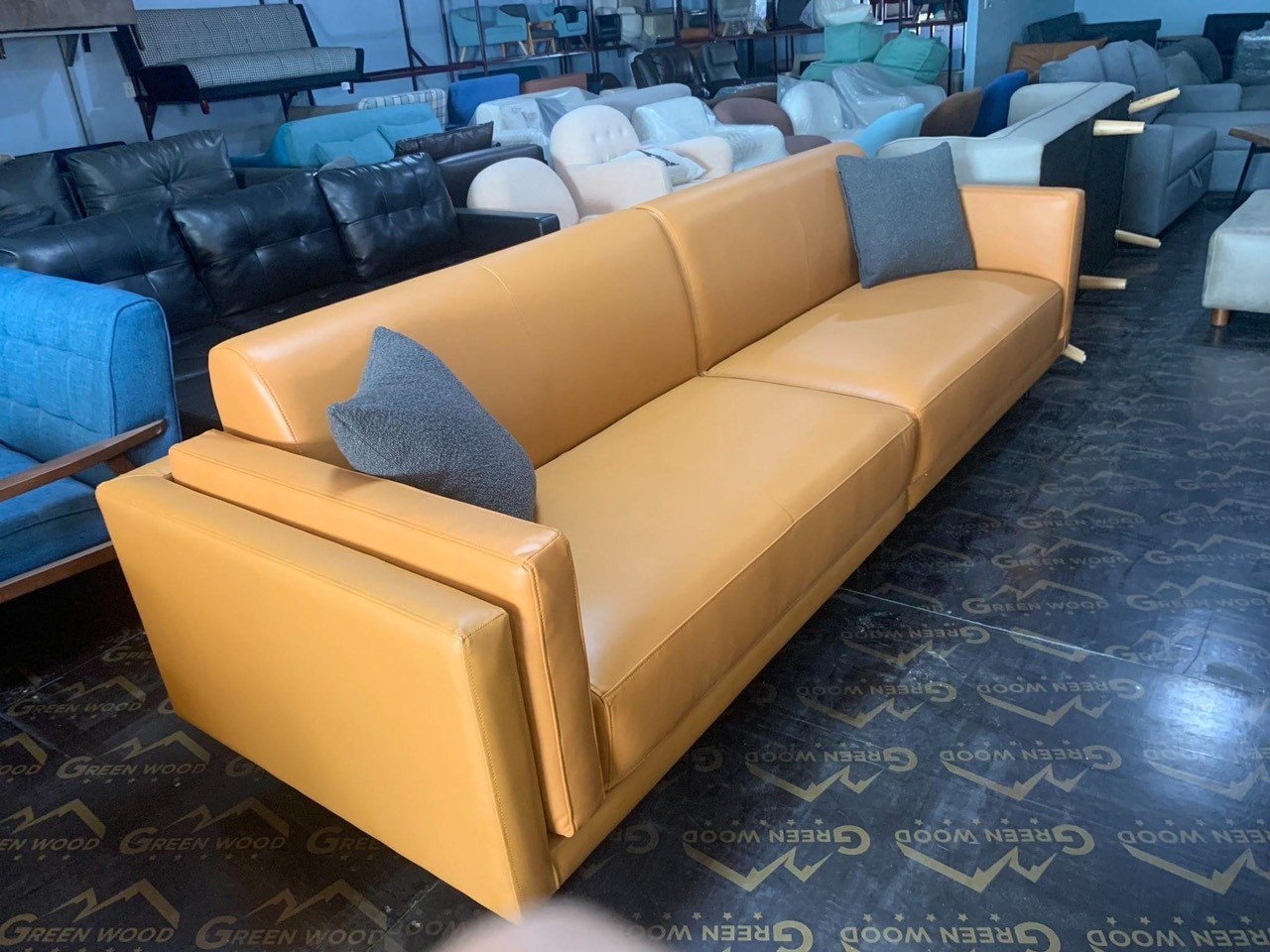 Bộ sofa băng dài Juno Sofa 2m8 bọc da tặng kèm 2 gối trang trí