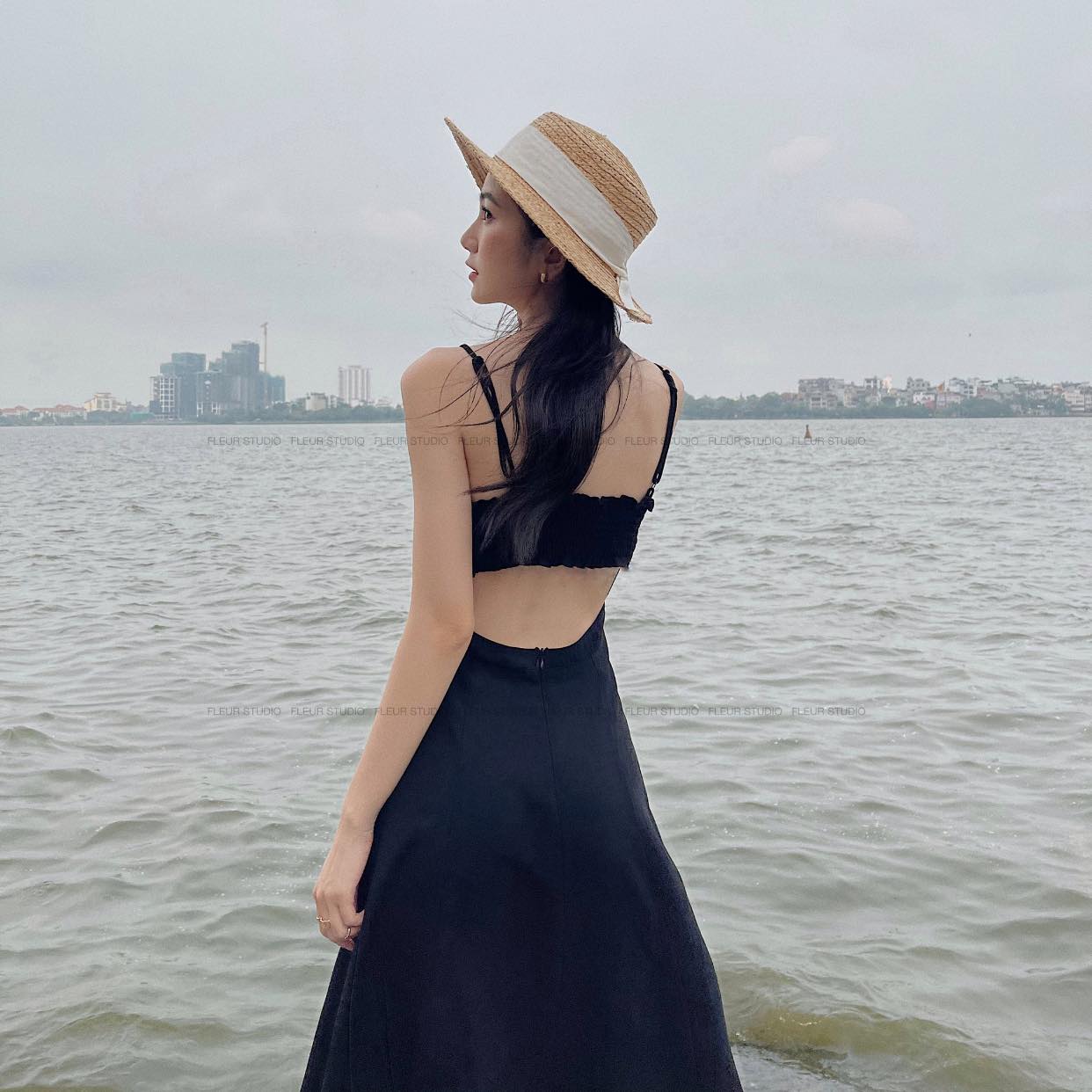 Đầm 2 dây đen maxi đi biển, Váy hai dây hở lưng Cao Cấp form vintage dáng xòe, có sẵn mút ngực MiNhi