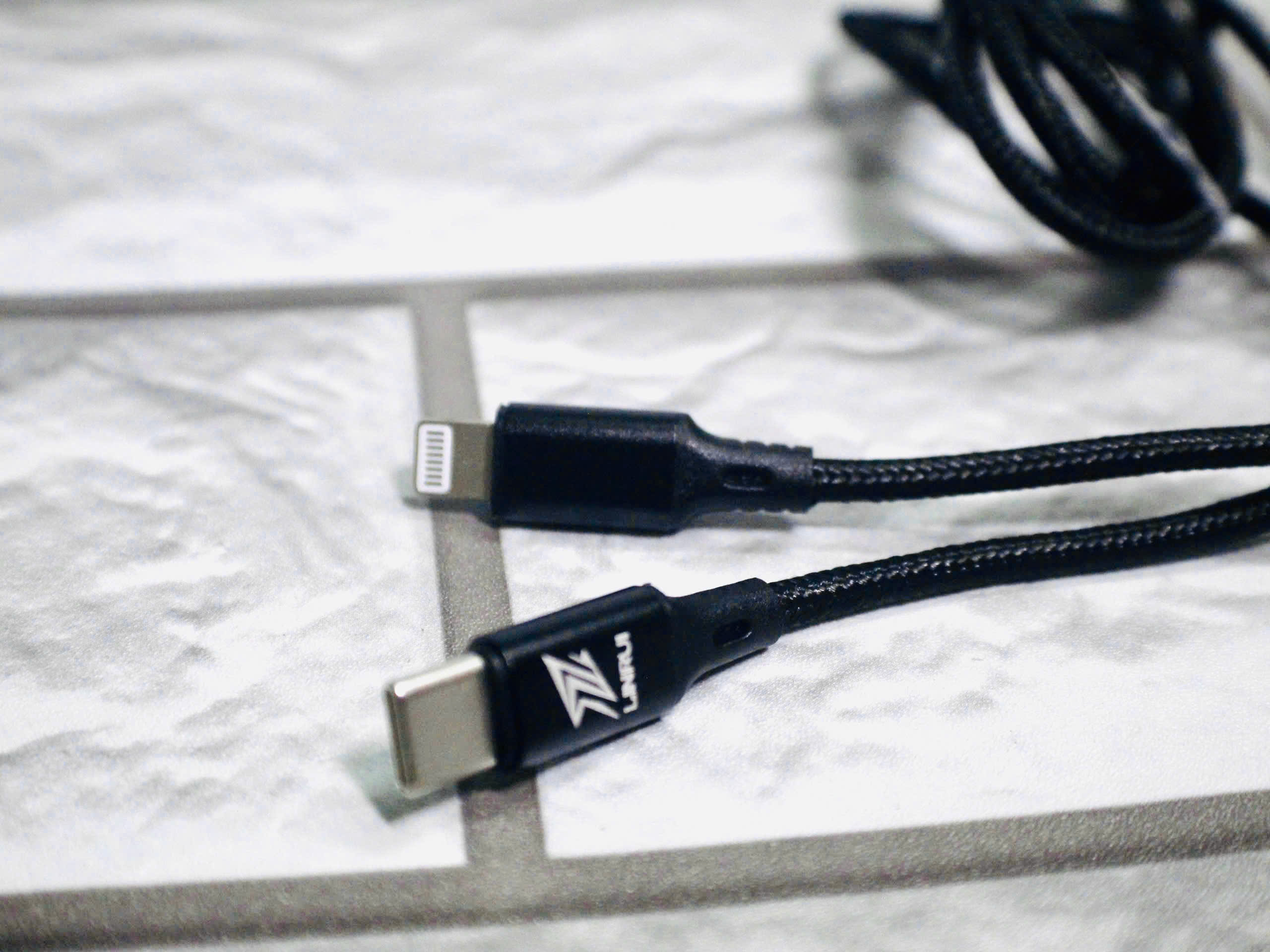 Dây Cáp Bọc Dù Sạc Nhanh 20W Cổng Ra USB C - Light Dài 1M Siêu Bền, Chống Rối - Hàng Chính Hãng