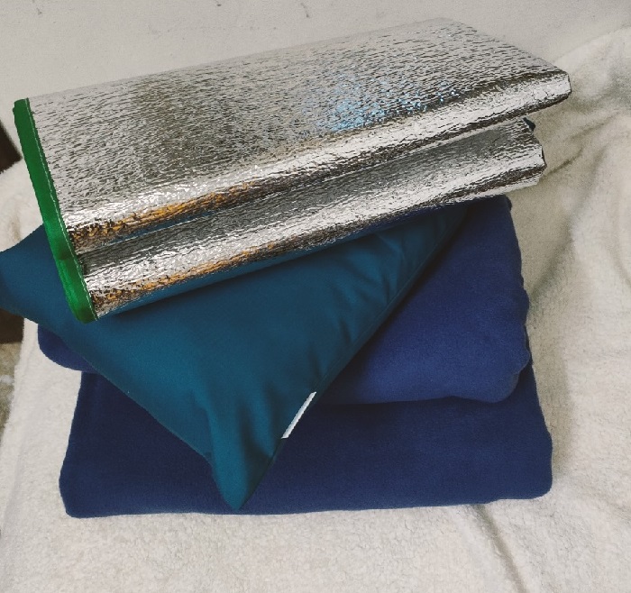 Set chăn gối chiếu ngủ trưa văn phòng màu xanh đậm