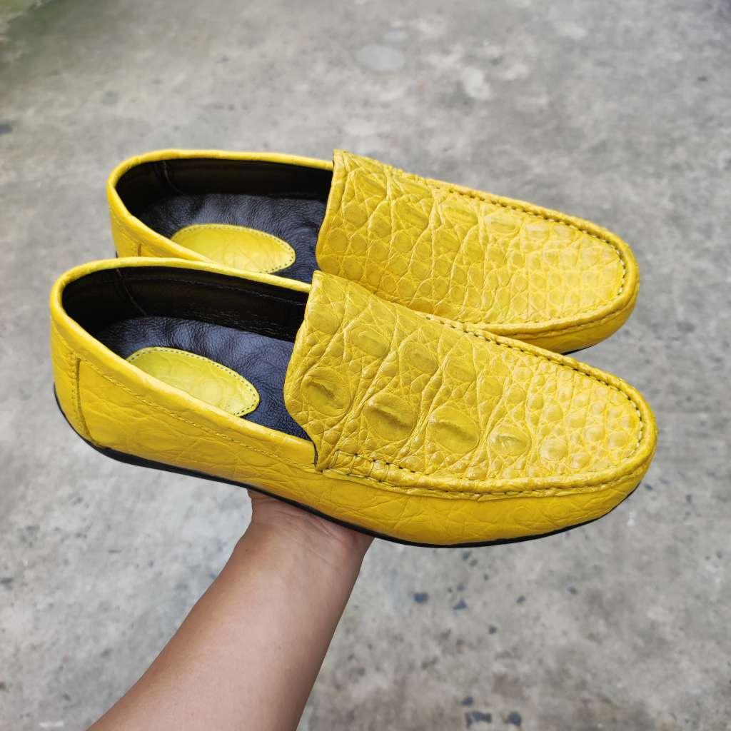 Giày mọi màu vàng nổi bật. Da bụng hông cá sấu siêu bền