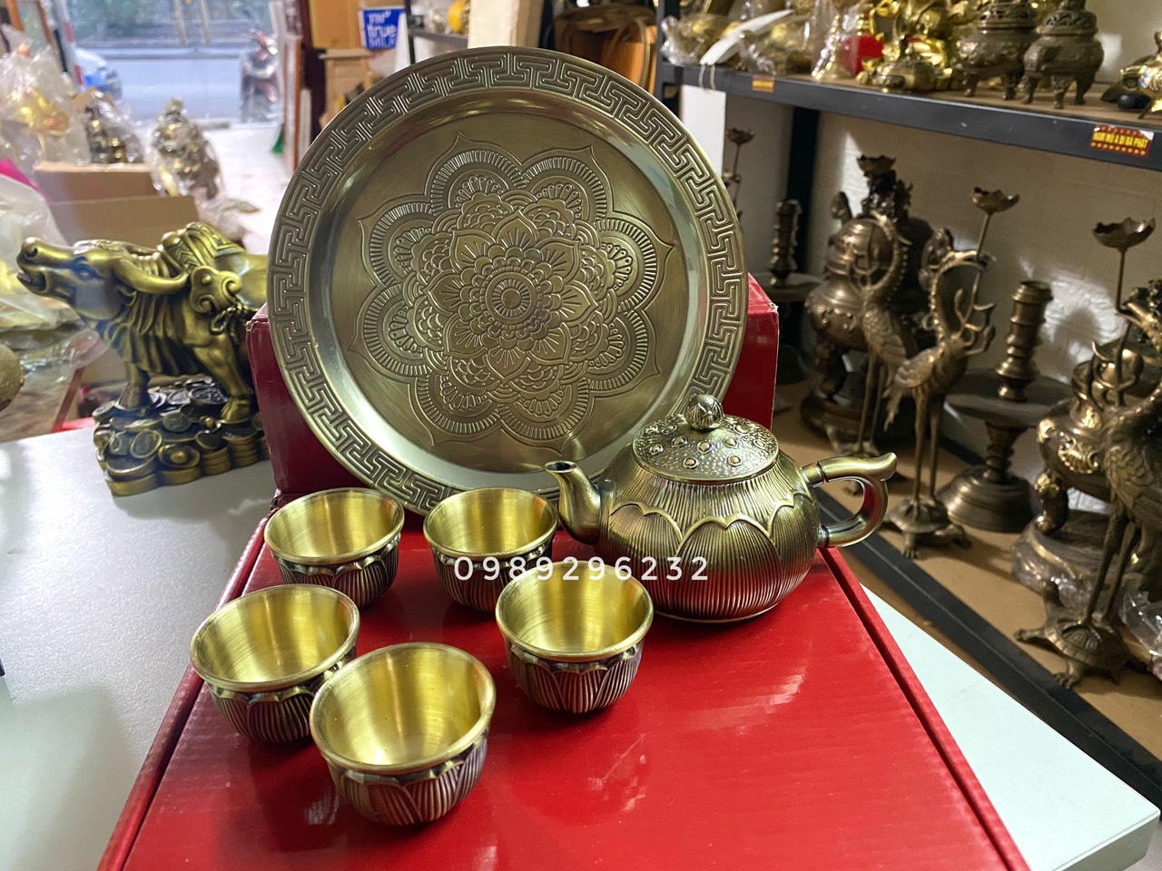 Bộ ấm chén hoạ tiết hoa sen bằng đồng