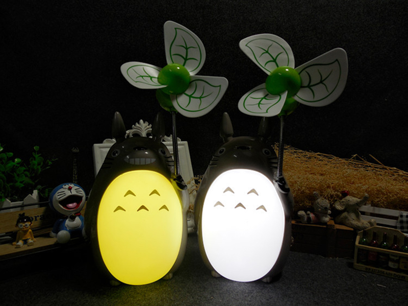 Đèn ngủ Totoro cầm quạt (Giao Mẫu Ngẫu Nhiên)