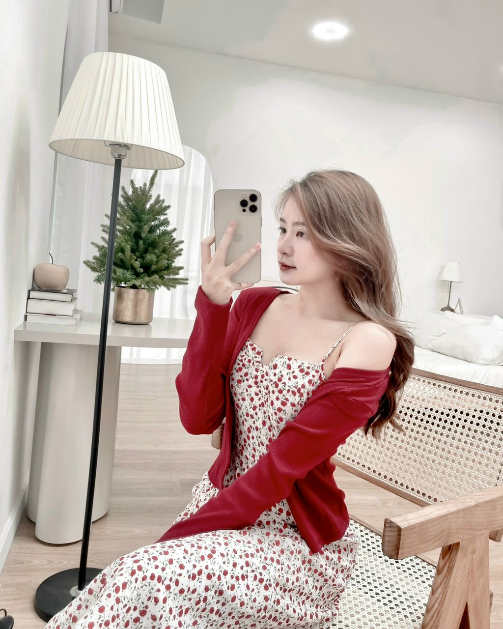 Set đầm 2 dây hoa nhí vai nơ kèm áo khoác cardigan đỏ