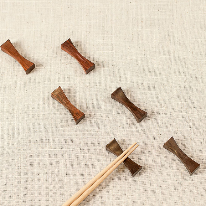 Gác đũa gỗ nơ