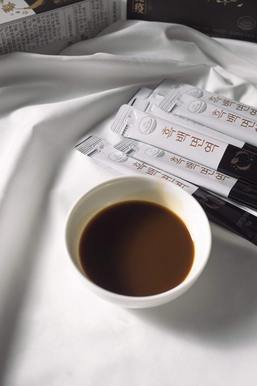 Sâm uống cao cấp giúp tăng cường sức khỏe, cải thiện trí nhớ Heblis Black & White Immune Hàn Quốc