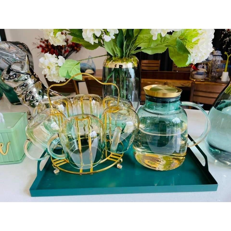 Combo bình đụng nước uống 6 cốc thủy tinh chịu nhiệt cao cấp ánh vàng xanh kèm khay và giá úp cốc