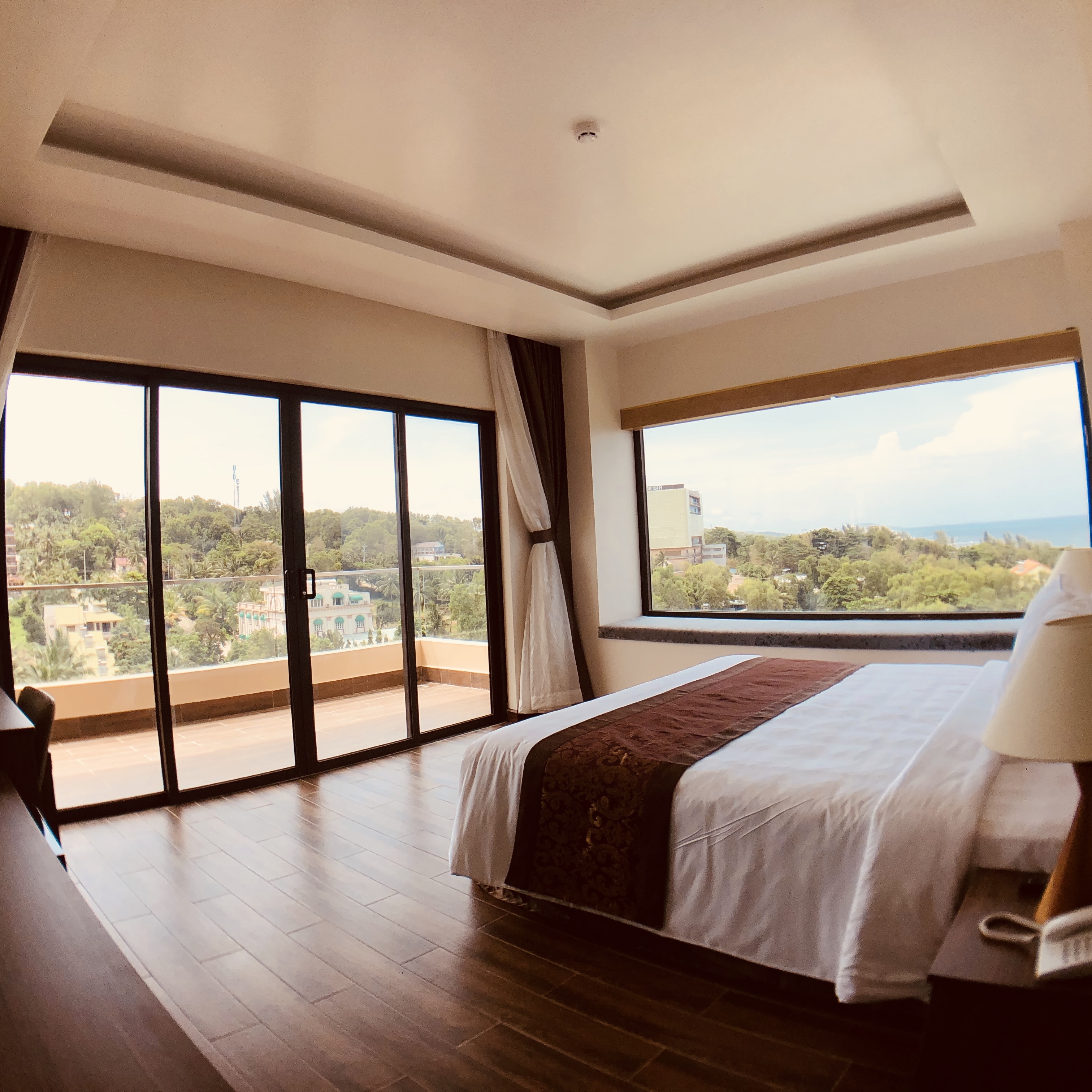 Coral Bay Resort 3* Phú Quốc - Bãi Biển Đẹp, Bữa Sáng, Gần Chợ Đêm, Ngay Trung Tâm Đông Dương