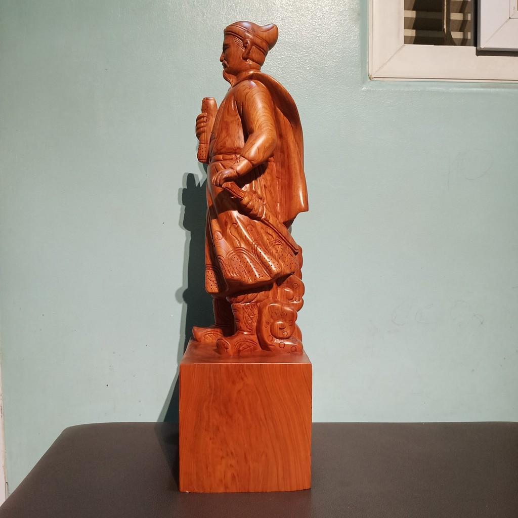 Tượng Trần Quốc Tuấn bằng gỗ hương cao 40,50cm