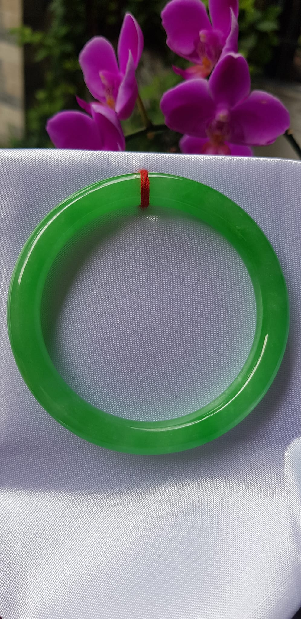 Vòng tay nữ đá cẩm thạch tự nhiên Ngọc Lý Đẹp 54mm x cọng 8mm Màu Xanh Lý tươi sáng bóng mượt đẹp Nữ 53kg - 60kg đeo Vòng hợp nữ mệnh Mộc mệnh Hỏa mệnh Thủy ạ
