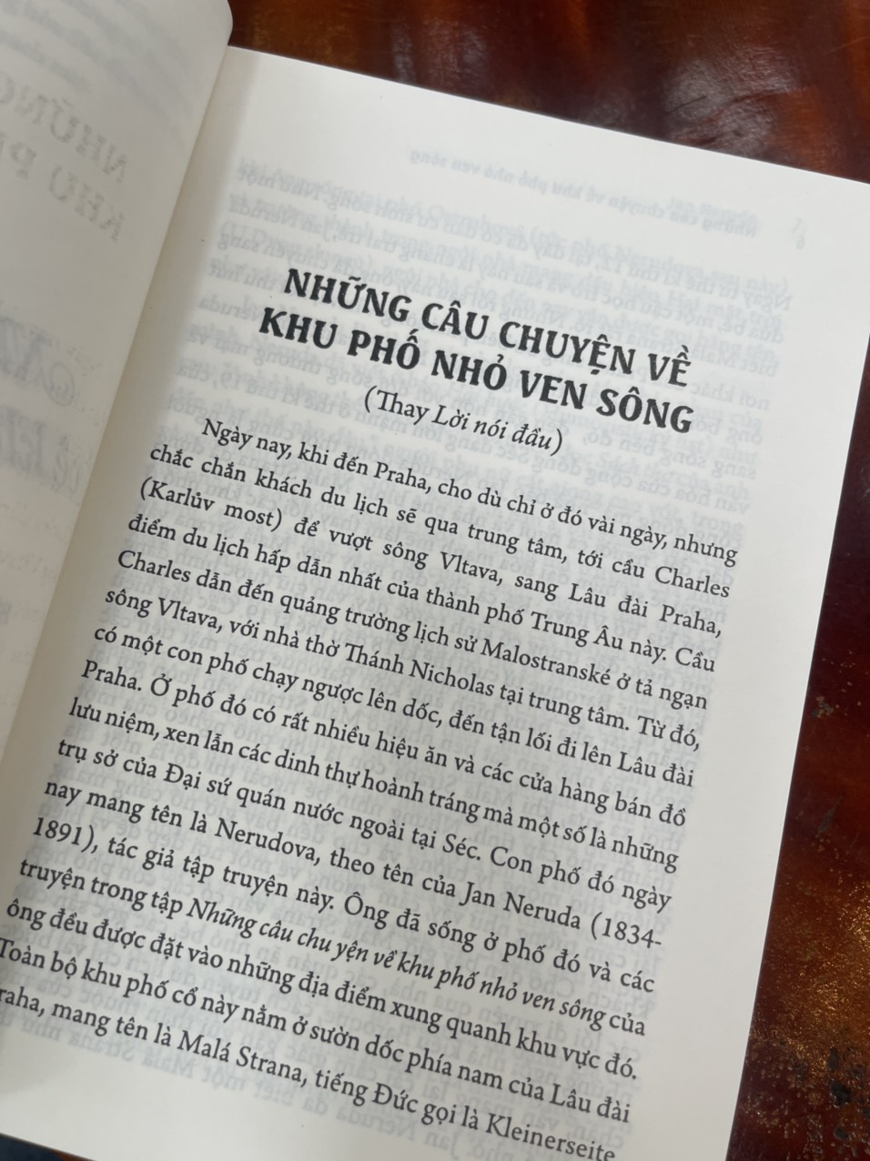 NHỮNG CÂU CHUYỆN VỀ KHU PHỐ NHỎ VEN SÔNG - Jan Neruda – Bình Slavická và Dương Tất Từ dịch - NXB Văn Học