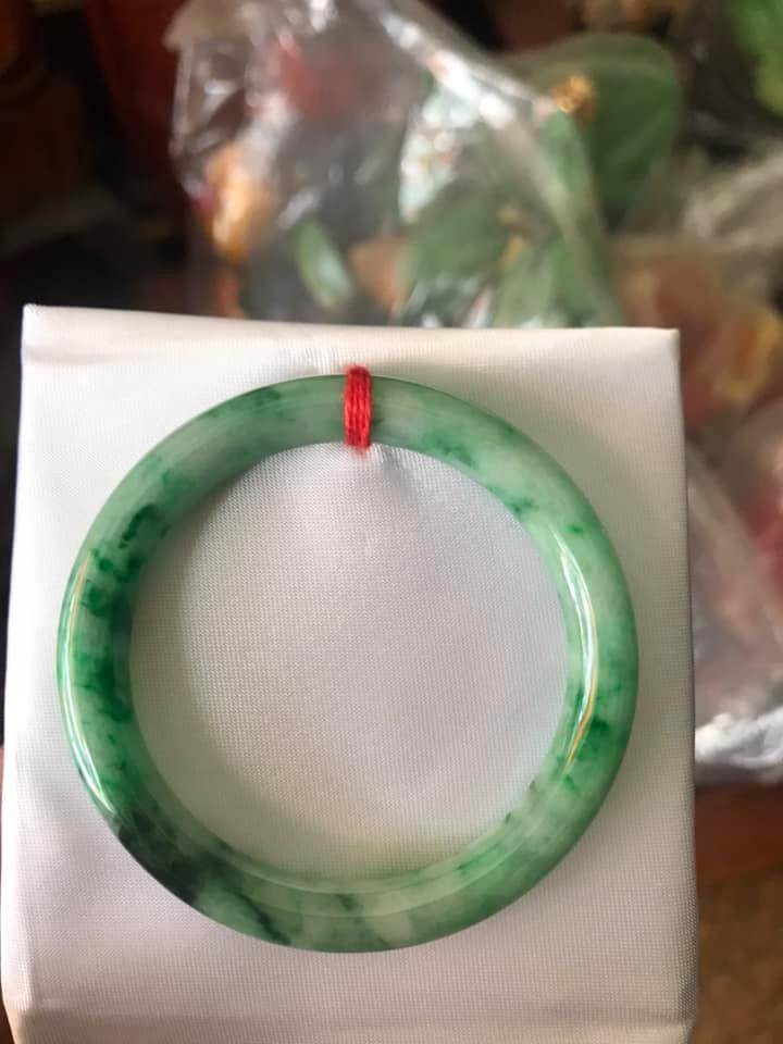 VÒNG VIP LÝ SƠN THUỶ SAO 48 dầy 7mm  ĐÁ CẨM THẠCH TỰ NHIÊN MÀU XANH BÔNG  MƯỢT LÊN TAY ĐEO RẤT SANG NỮ TAY NHỎ MẠNG MỘC HỎA 35KG ĐẾN 49KG ĐEO