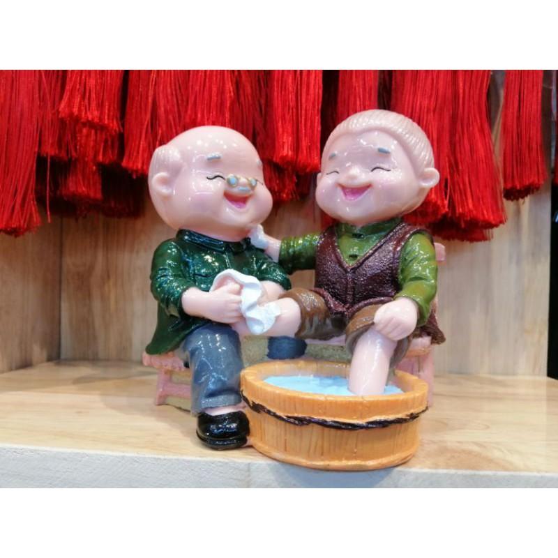 TƯỢNG ÔNG BÀ GIÀ TRANG TRÍ NHÀ CỬA MẪU RỬA CHÂN SIZE LỚN