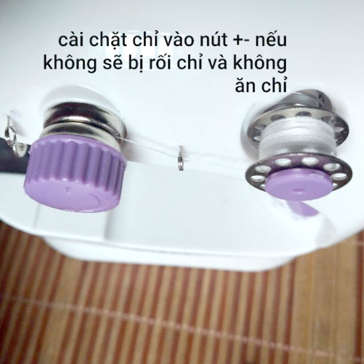 (Loại Tốt) Máy May Mini KhoNCC Hàng Chính Hãng - Dùng Trong Gia Đình Để Bàn Có Đèn Led KhoNCC-KLM-CM202-MM (Màu Trắng)