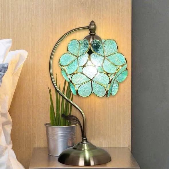 Đèn bàn cánh hoa Tiffany cổ điển sang trọng. hàng chính hãng