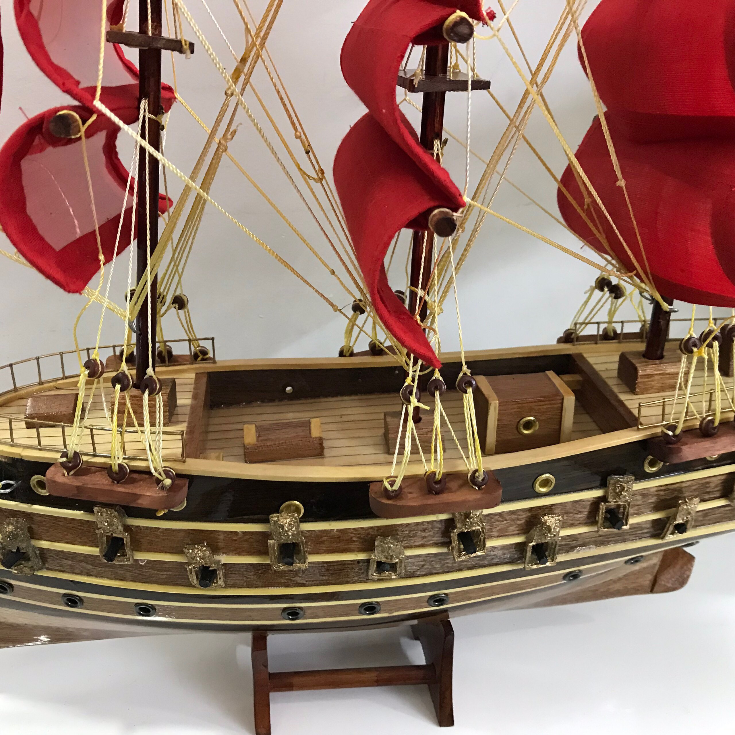 Mô Hình Thuyền Gỗ Chiến Cổ Napoleon Thân 40cm - Loại 2 - Buồm Đỏ