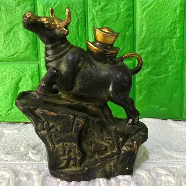 Trâu cõng cục vàng bằng đồng