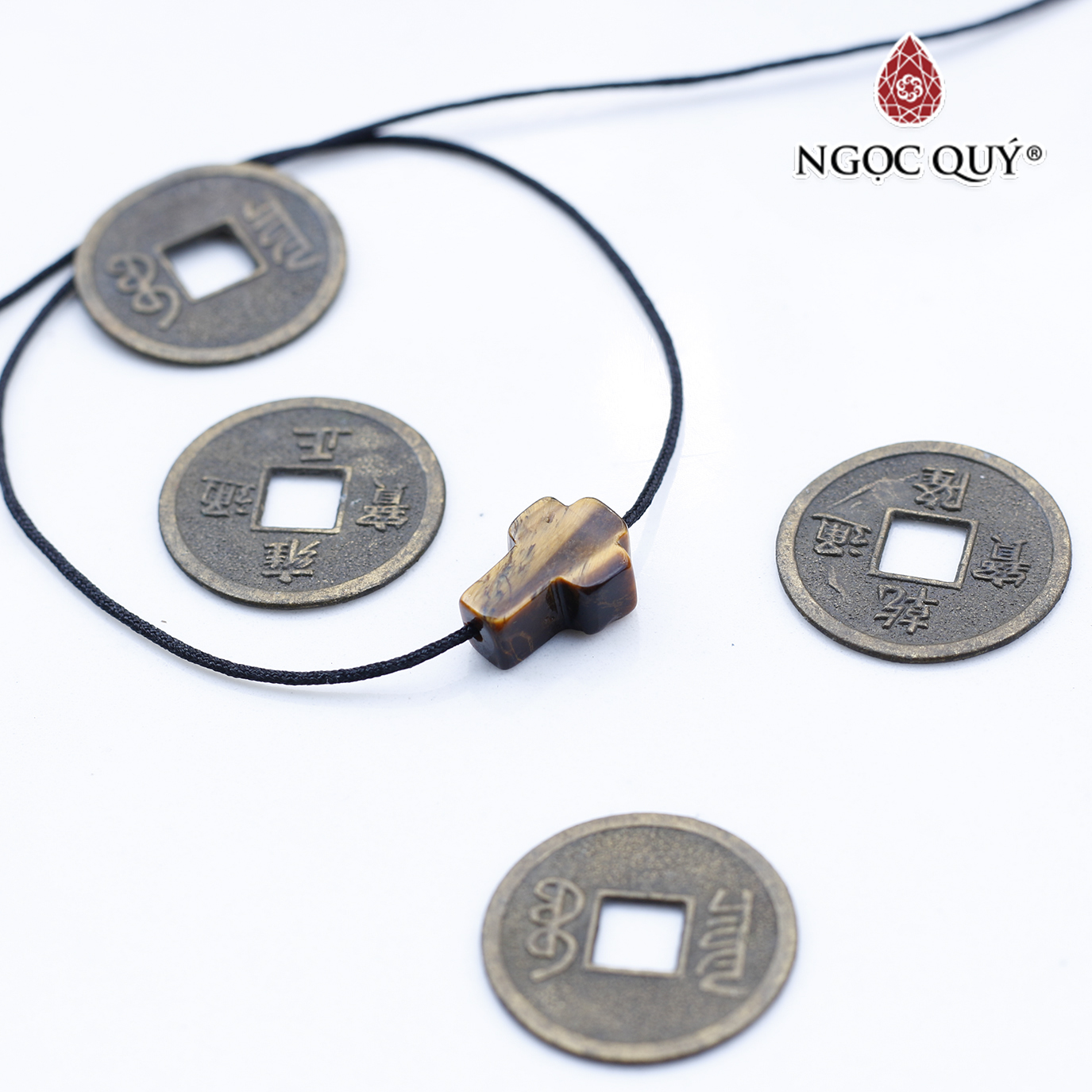 Mặt dây chuyền thánh giá xỏ ngang đá thạch anh mắt hổ mệnh thổ, kim - Ngọc Quý Gemstones
