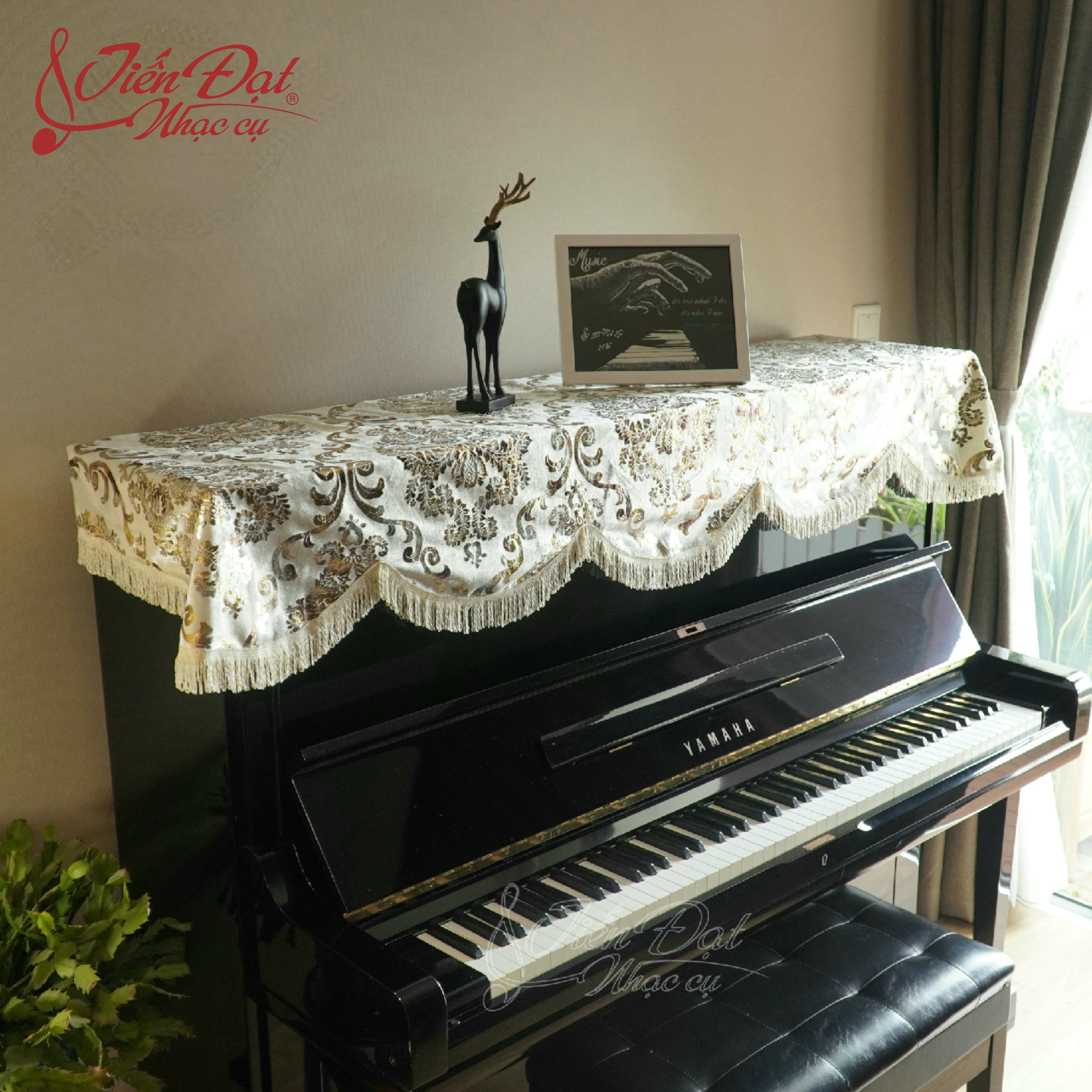 Khăn Phủ Đàn Piano Nhung Vàng Thêu Hoa Tua Rua Mềm KU-06A