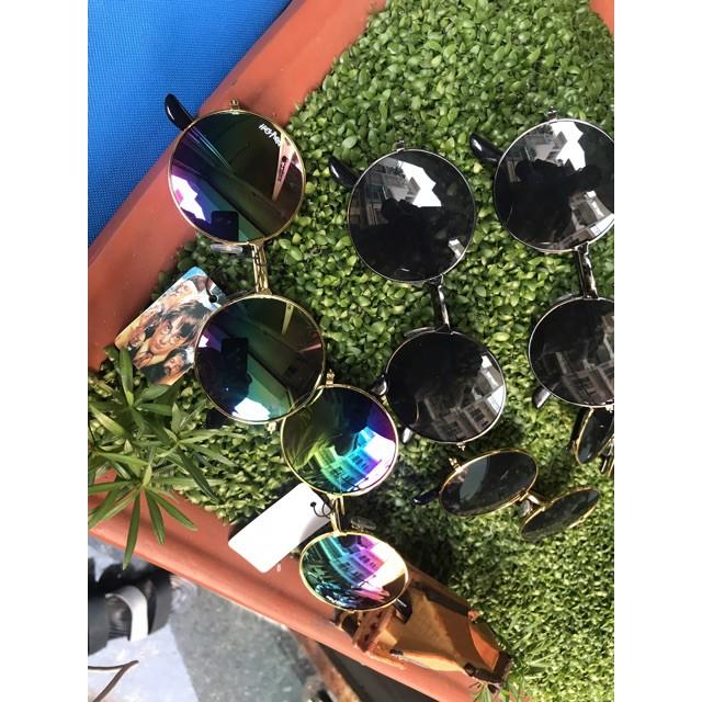 Kính đen thầy bói Znice