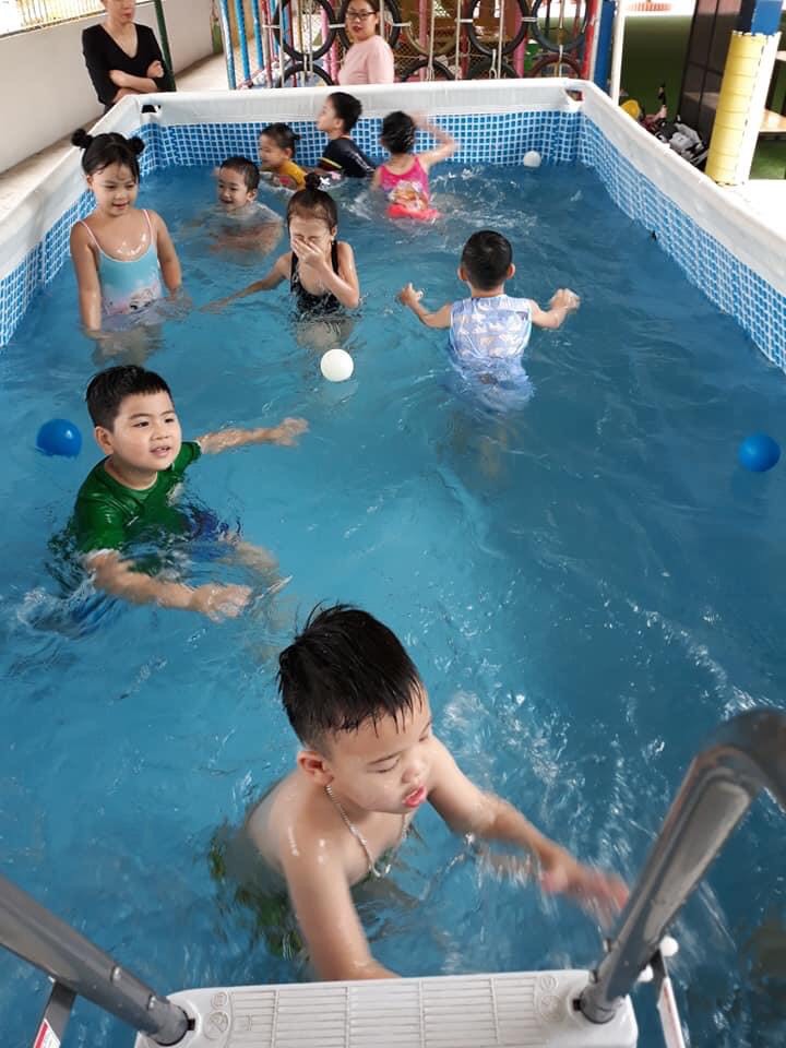 Bạt che bể bơi hồ bơi khung kim loại