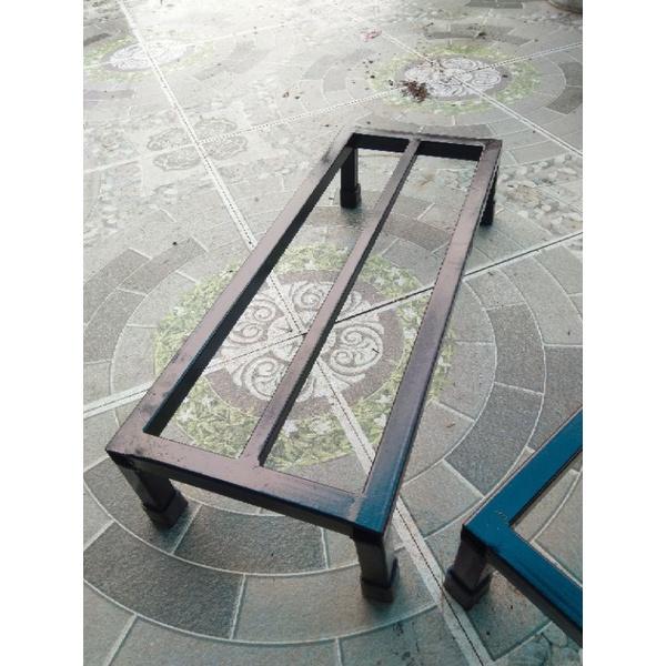 Kệ thép kê chậu cây Dài 50cm. Rộng 20cm. Cao 10cm. 1 nan phụ.Hộp thép 2x2cm. 4 chân