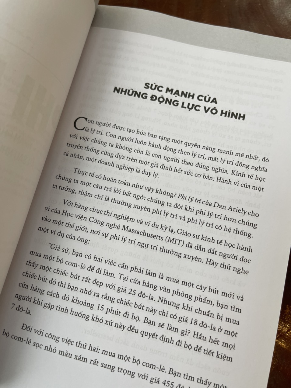 PHI LÝ TRÍ – Khám phá những động lực vô hình ẩn sau những quyết định của con người – Dan Ariely – Hồng Lê và Phương Lan dịch – Alphabooks – NXB Lao Động