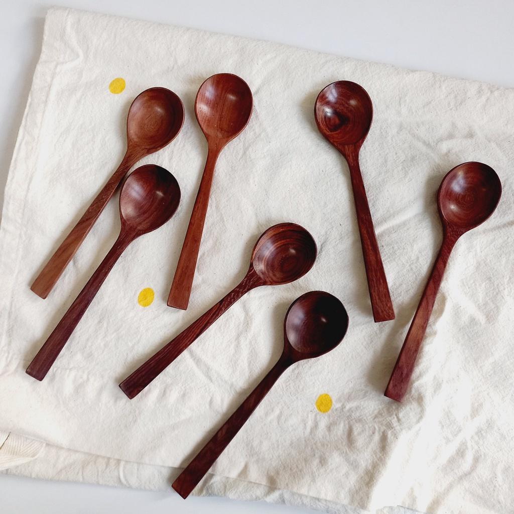 Thìa Gỗ Trắc Miệng Tròn Cỡ 16.5x4 cm Ăn Cơm, Soup, Chè An Toàn