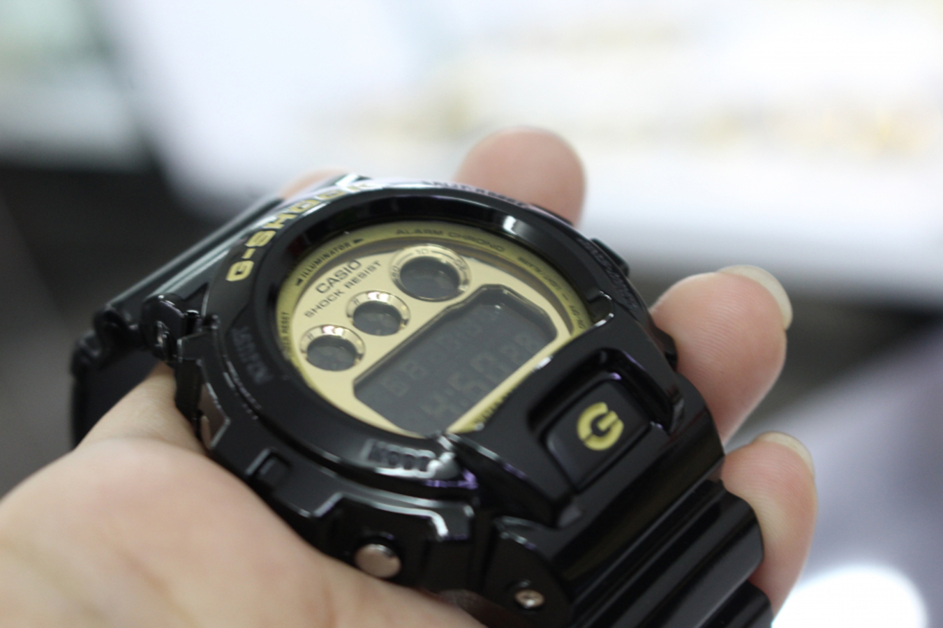 Đồng hồ nam dây nhựa Casio G-SHOCK DW-6900CB-1DS