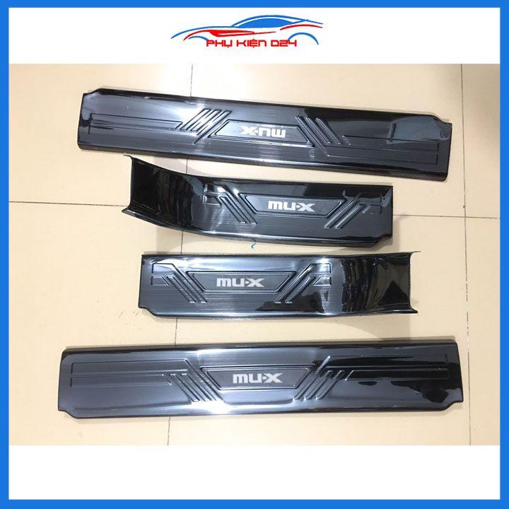 Bộ nẹp bước chân trong MUX, MU-X vân Titan chống trầy làm đẹp ô tô