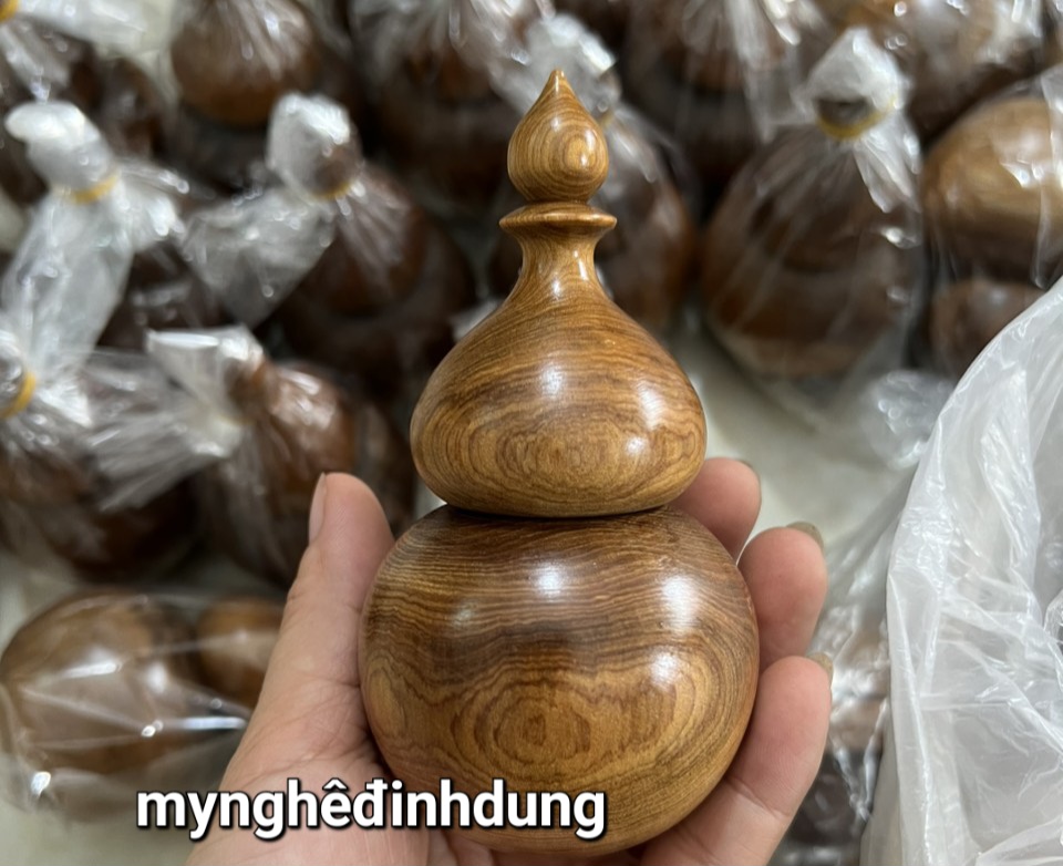 Lọ đựng tăm bằng gỗ bách xanh thơm nức