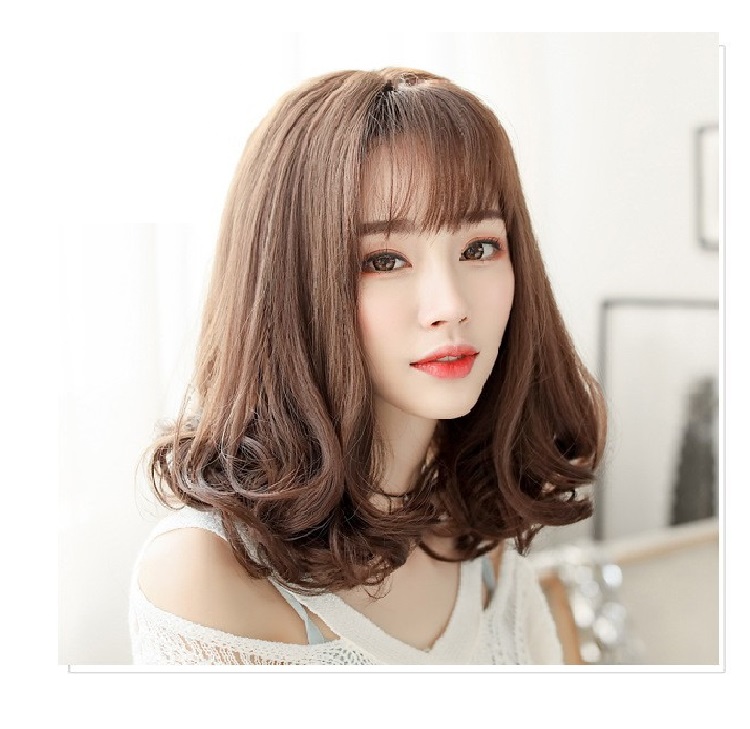 Tóc giả nữ ngắn nguyên đầu tặng kèm lưới -tơ nhân tạo,  mái thưa, dưới xoăn, màu nâu sáng, giống 90%