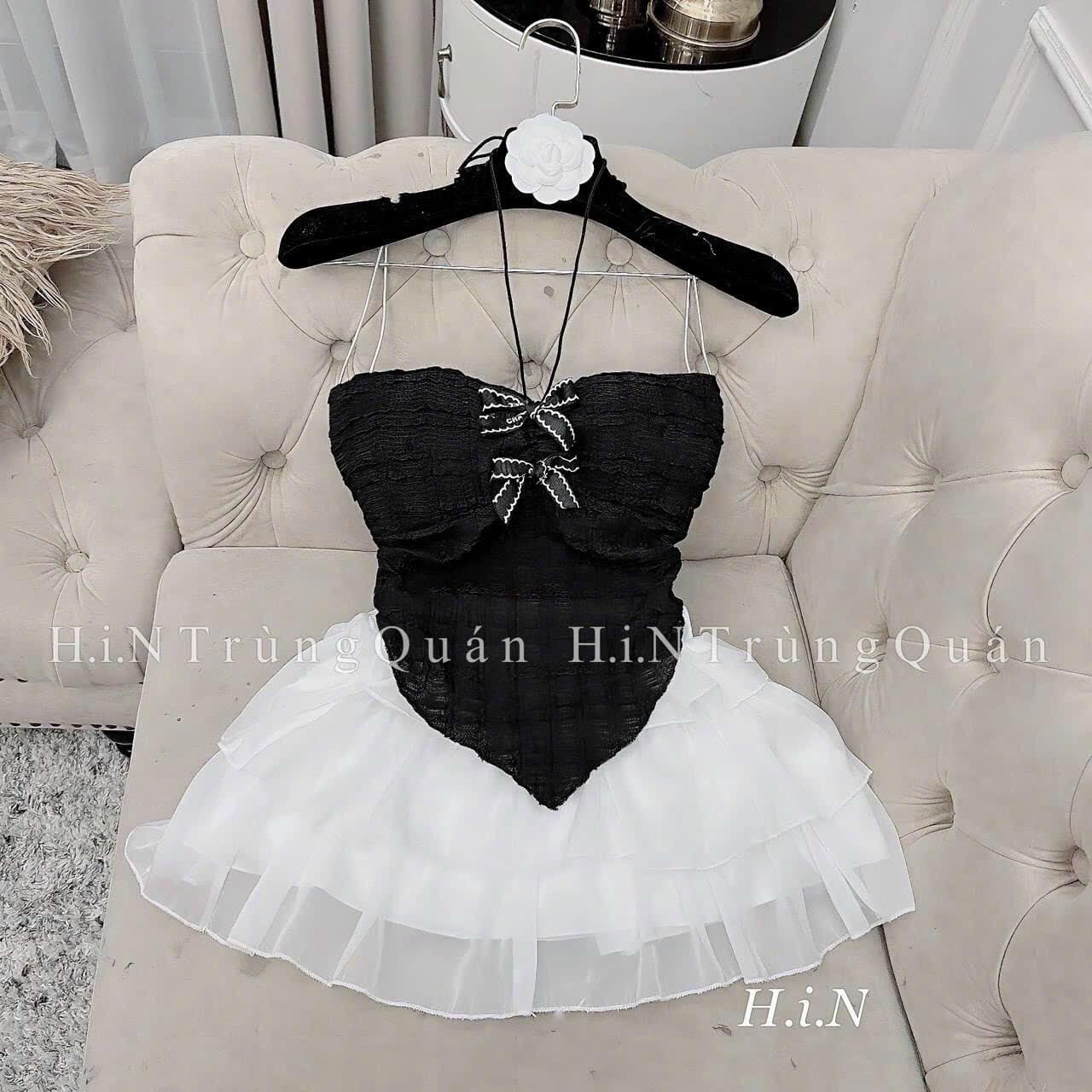 SET ĐI CHƠI, SET 2 MÓN ÁO CROPTOP KIỂU CÚP NGỰC NƠ PHỐI CHÂN VÁY TẦNG XÒE CỰC KUTE