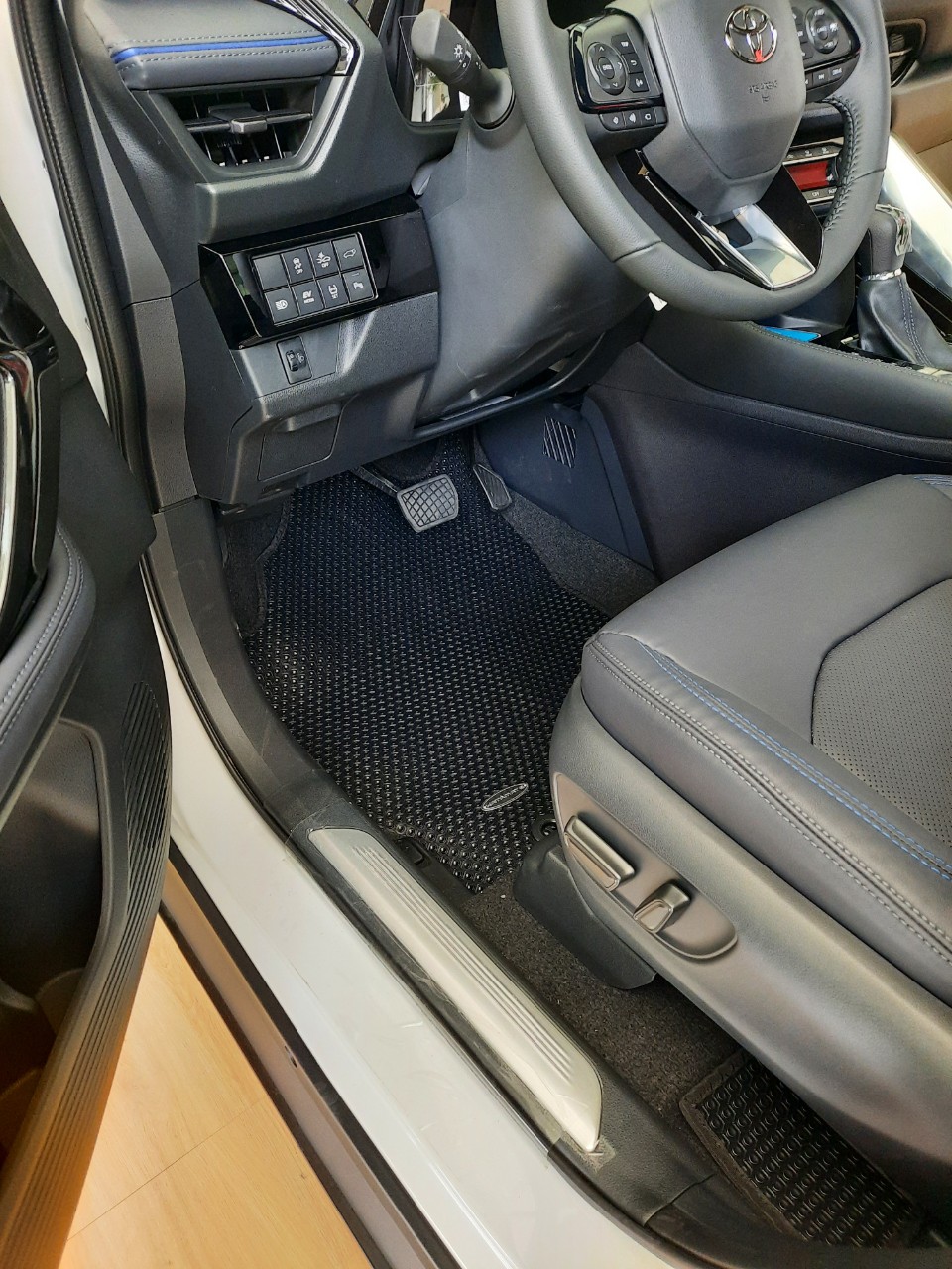 Thảm lót sàn KATA cho xe Toyota Yaris Cross - Hàng chính hãng không mùi, không ẩm mốc, dễ vệ sinh