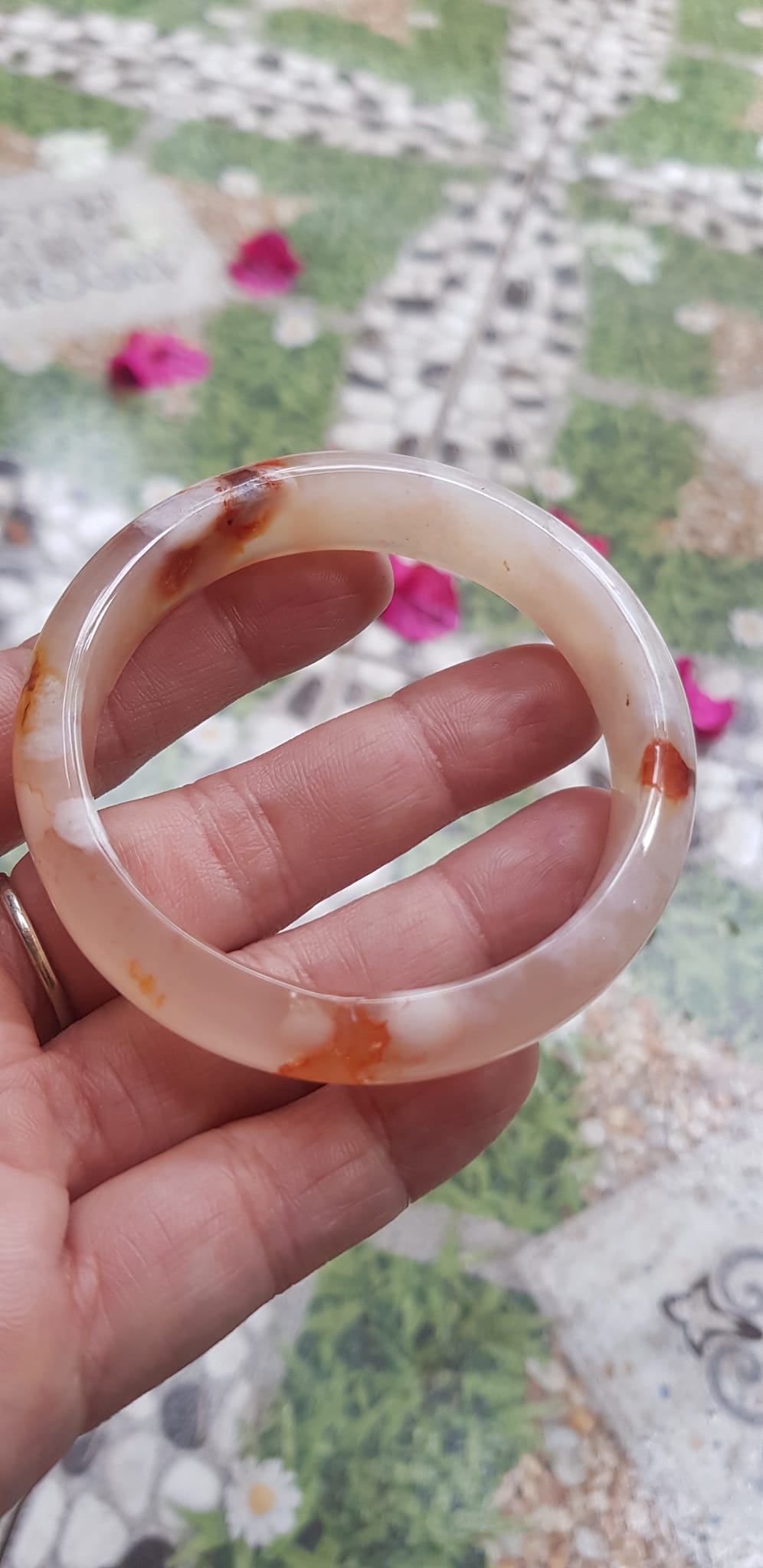 Vòng tay Nữ Bản Hẹ Đá Mã Não Bông Vàng trắng đều đẹp Vòng Ni 52mm x cao 13,5mm x dầy 4mm Nữ 50kg - 52kg đeo xinh đẹp ạ