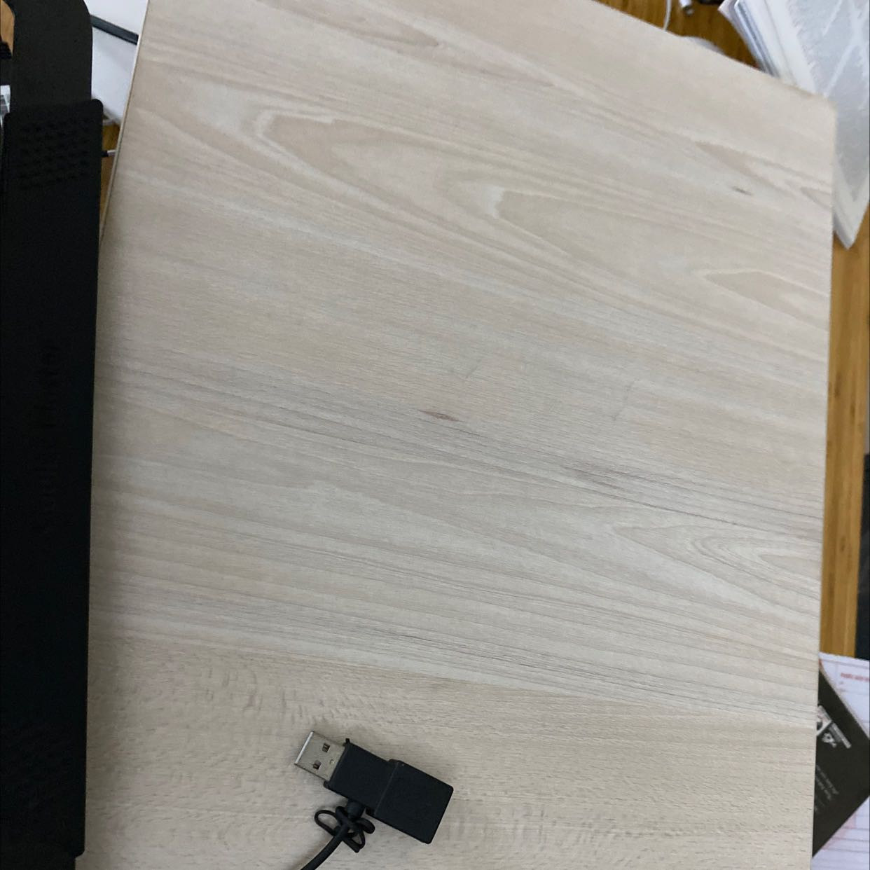 1 tấm gỗ mdf lõi xanh màu trắng tinh 130cm x 29cm dán 4 cạnh (có sẵn)