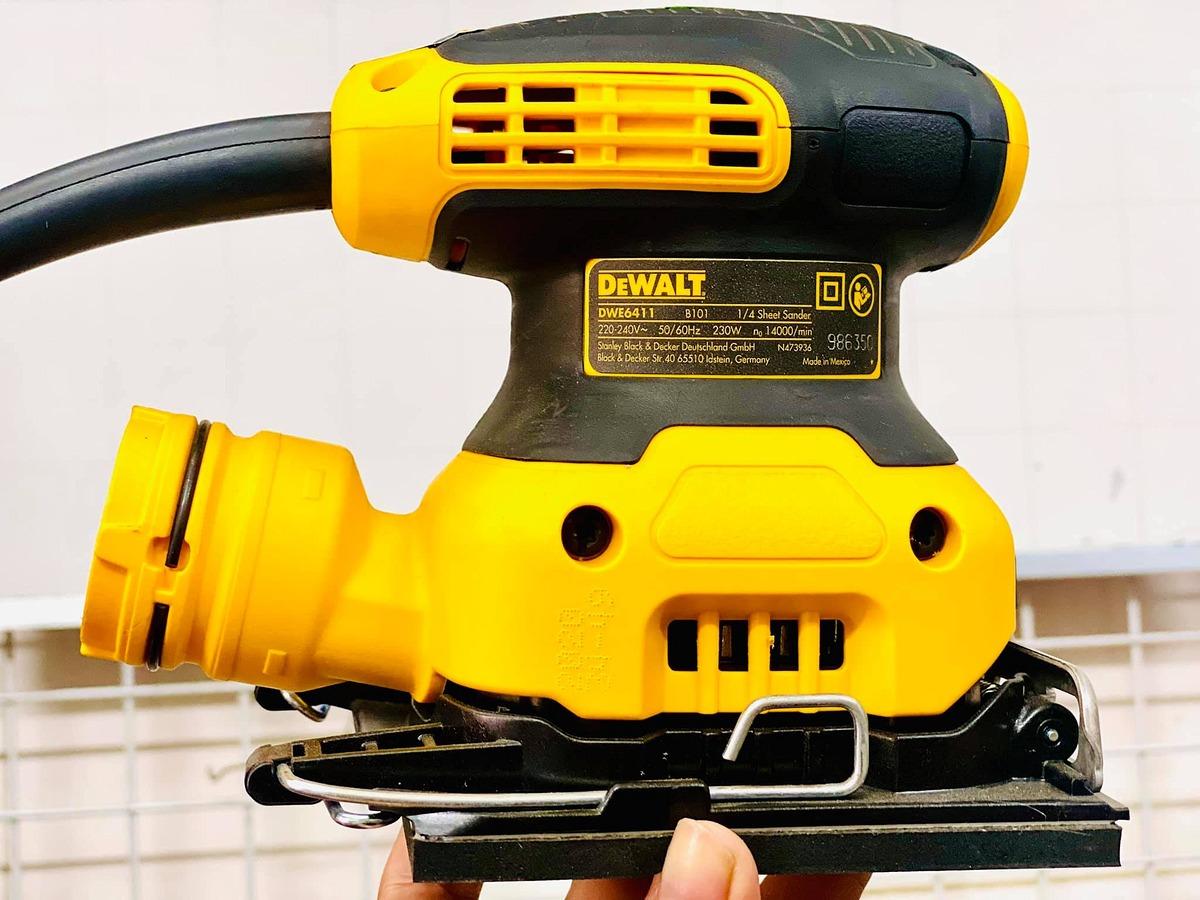 MÁY CHÀ NHÁM CẦM TAY 230W-1/4" DEWALT DWE6411-B1- HÀNG CHÍNH HÃNG