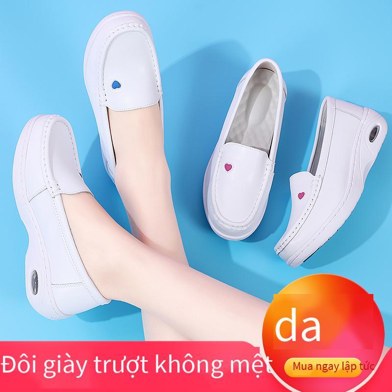 Giá thấp nhất đôi giày nhỏ màu trắng đôi giày khử mùi xu hướng giày chạy bộ giày đỏ ngoài trời