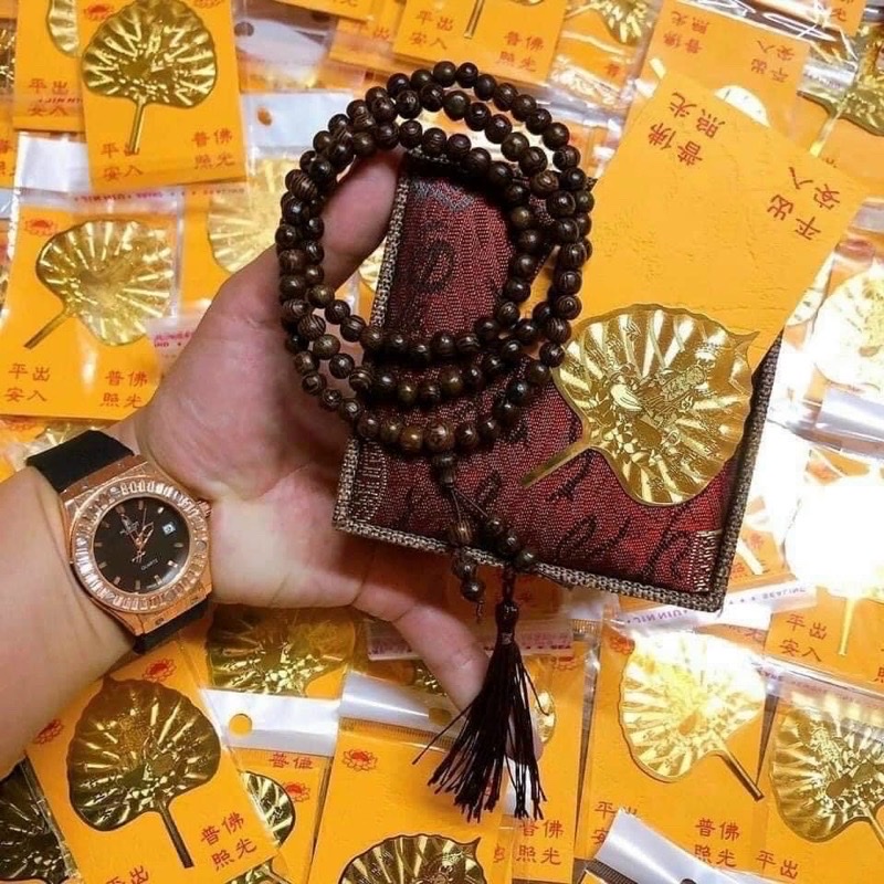 Chuỗi 108 hạt trầm ,Vòng trầm 108 hạt kèm lá bồ đề , có hộp đựng  bằng gấm cao cấp , vòng đeo tay cho cả nam và nữ
